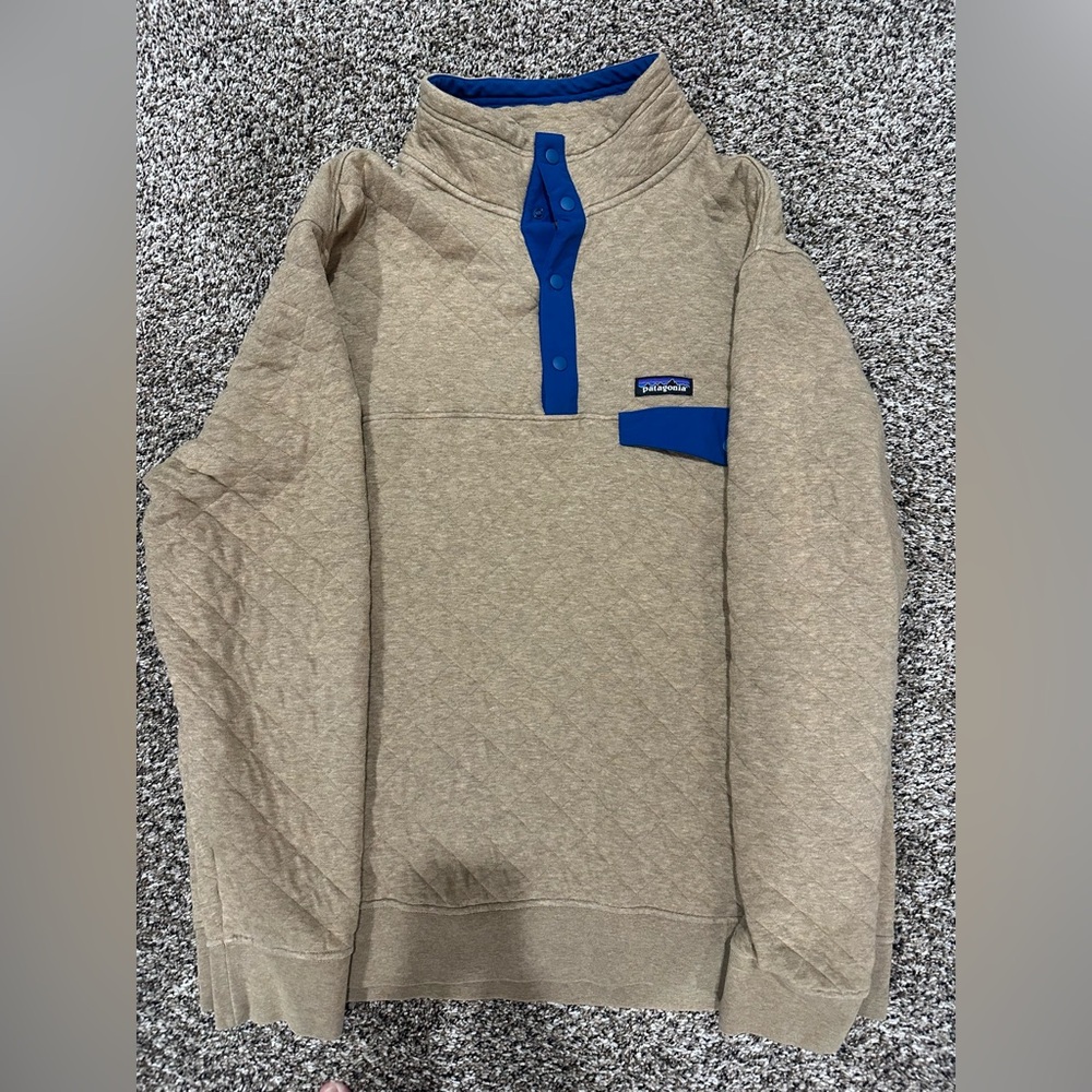 Patagonia Tan and Blue Pullover